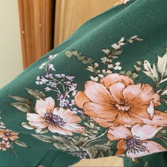 American Eagle • Sweetheart Neck Line Ruched Front smocked low back blouse - Picture 11 of 13